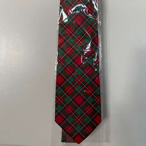 Green and Red Plaid Men’s Necktie - Picture 2 of 4